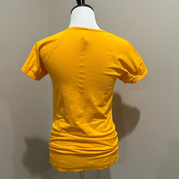 Athleta SPEEDLIGHT SEAMLESS TEE M sunset yellow - Picture 4 of 7